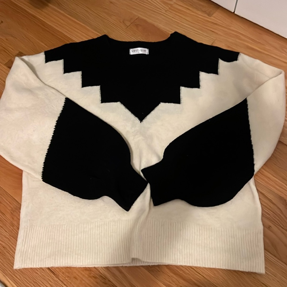 Vestique Cream and Black Color Block Sweater - Small
